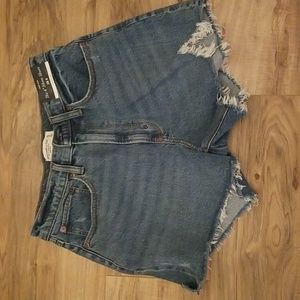 Never worn Abercrombie high Rise Mom Short Size 28 6